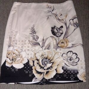 White House Black Market Floral Skirt Sz 10